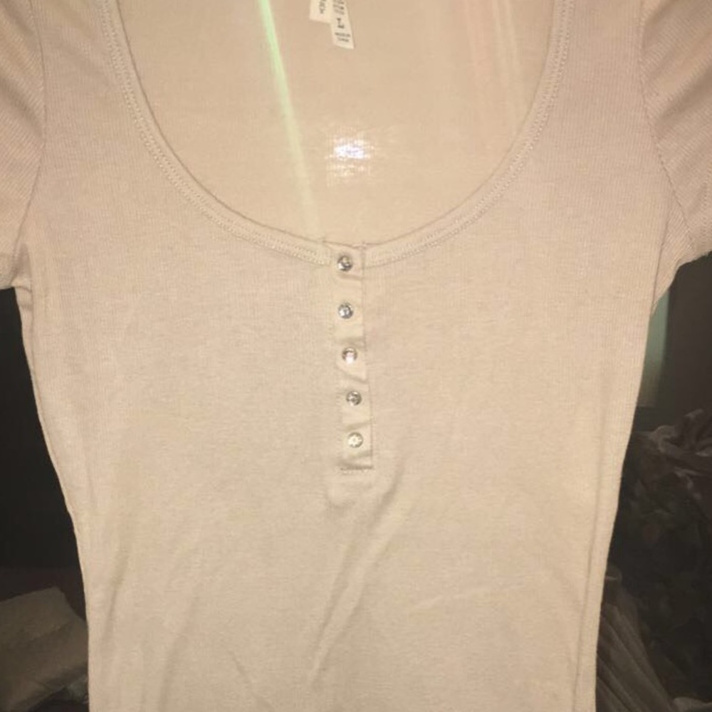 Henley V neck Tee